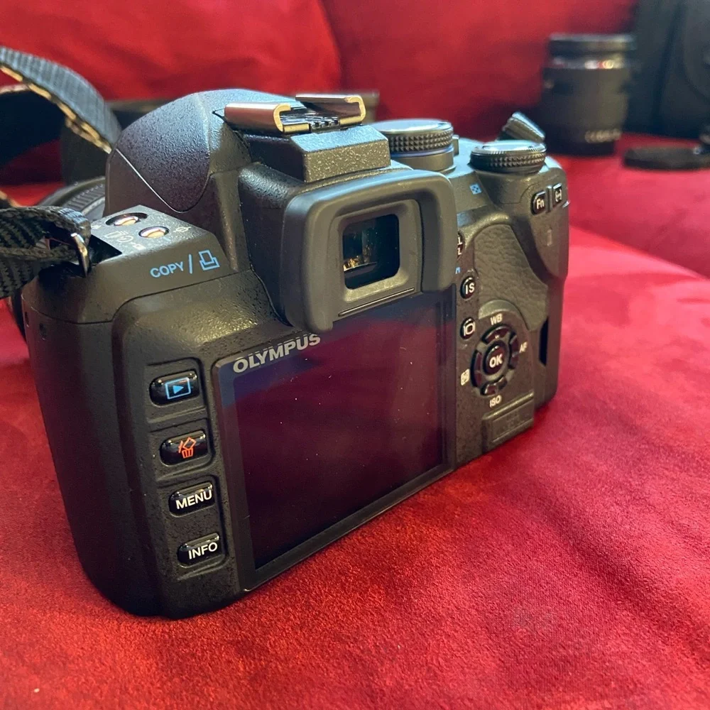 πΈ Olympus E-520 Digital Camera with case and many accessories - Picture 14 of 15